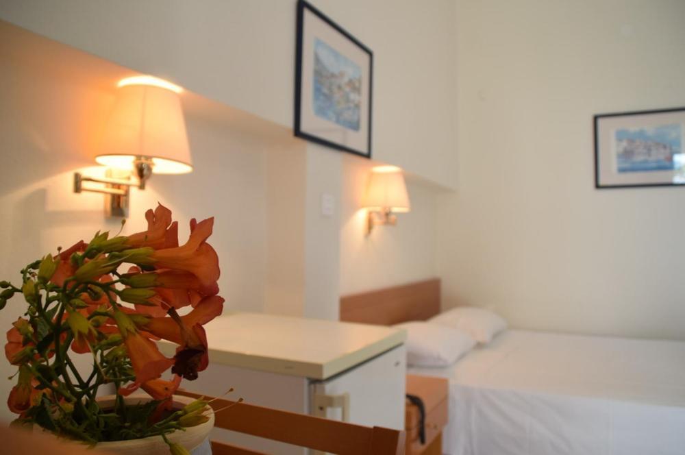 Attica Hotel Ephie Vathí Buitenkant foto