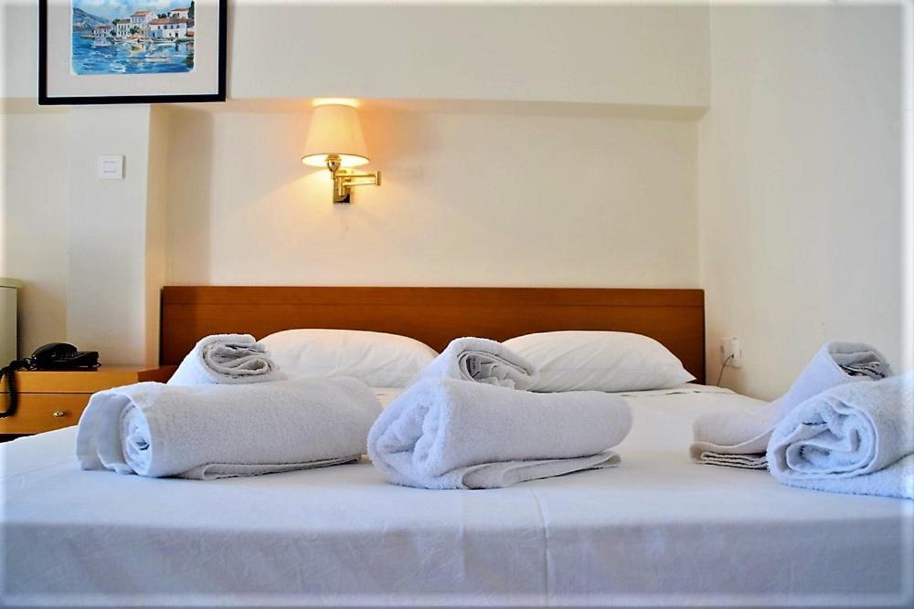 Attica Hotel Ephie Vathí Buitenkant foto